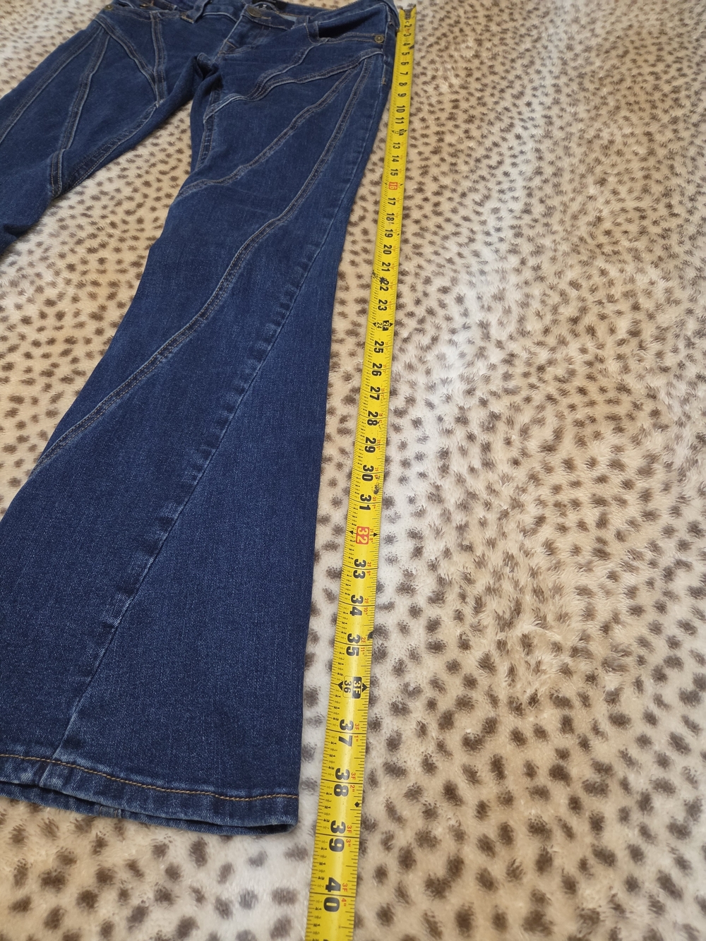 True Religion Dark Blue Flare Jeans with Contrast Stitching 25x31 - Picture 5 of 9